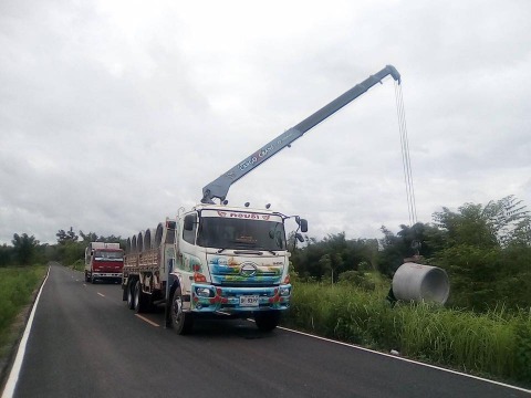 รถบรรทุกติดเครน สกลนคร